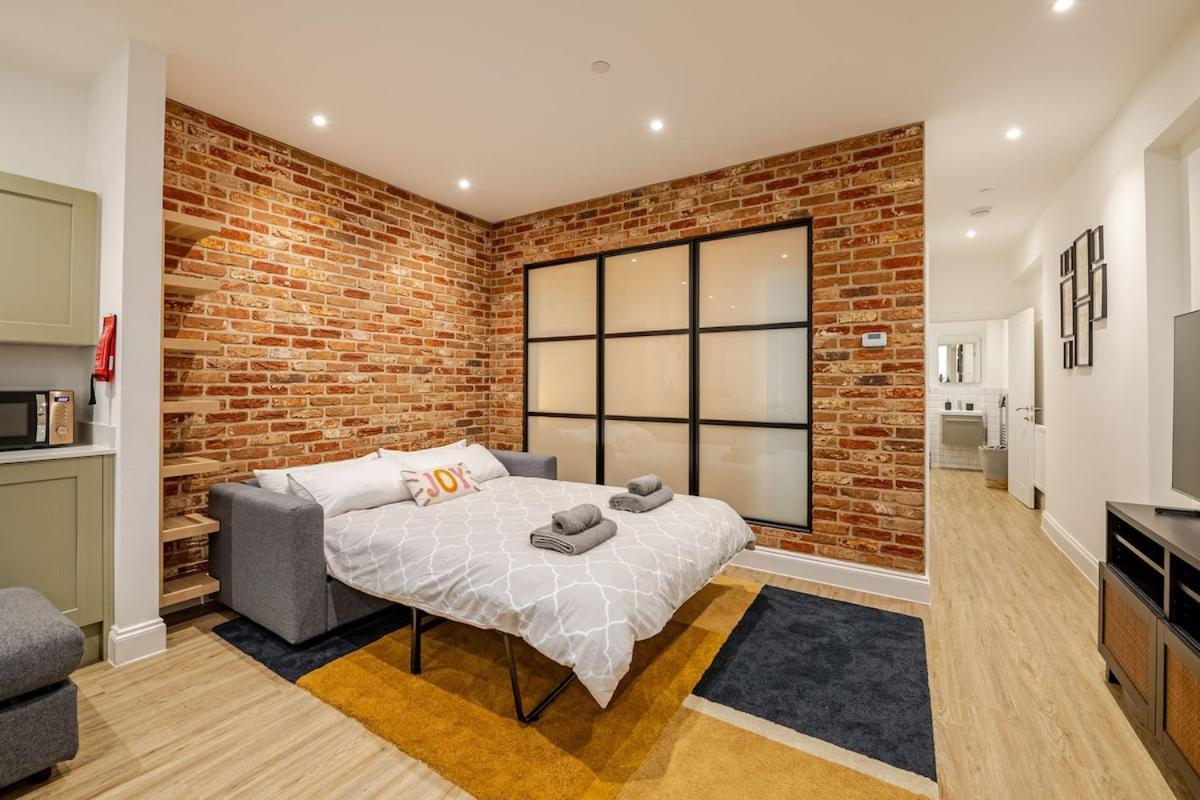 Brand New Apt - Beach Breeze Spacious 1-Bedroom Apartment With Parking - Sleeps 4 Ppl- Internet Bournemouth Exterior foto