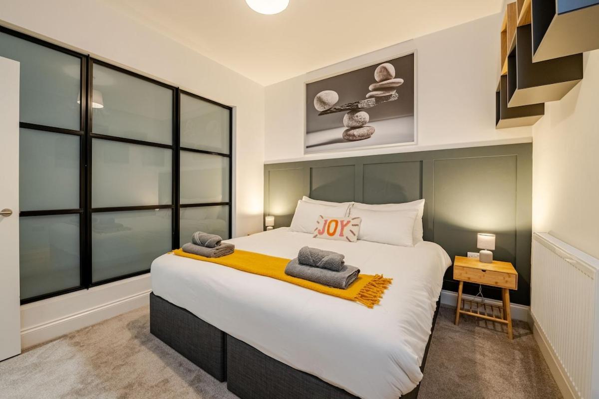 Brand New Apt - Beach Breeze Spacious 1-Bedroom Apartment With Parking - Sleeps 4 Ppl- Internet Bournemouth Exterior foto