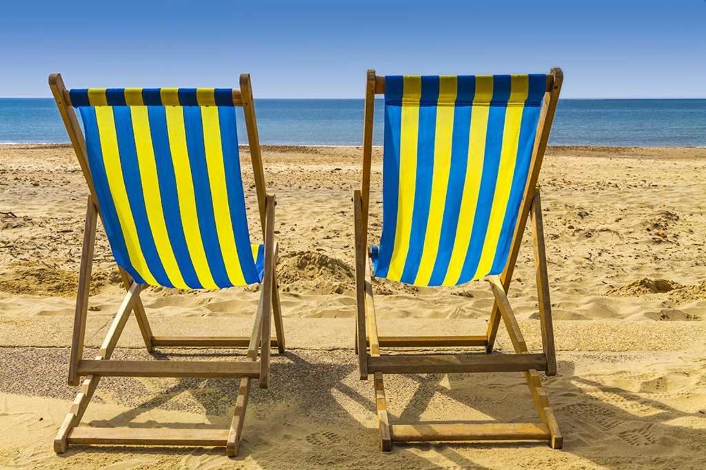 Brand New Apt - Beach Breeze Spacious 1-Bedroom Apartment With Parking - Sleeps 4 Ppl- Internet Bournemouth Exterior foto